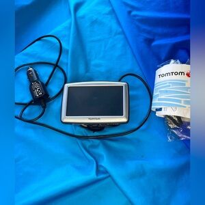Tom Tom XL N14644 GPS Navigation driving car auto accessories electronics map